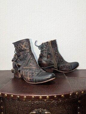 Freebird Skylar Laser Cut Booties Black Distressed Size 9